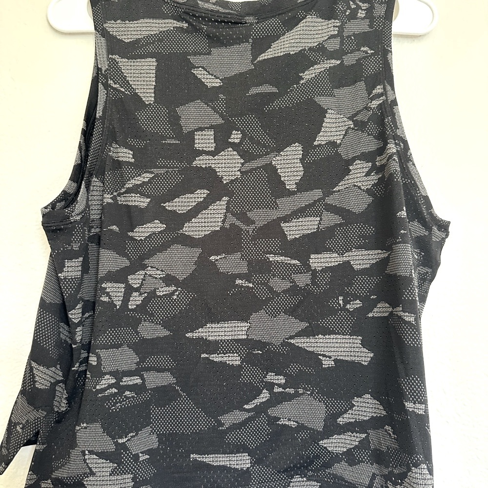 Lululemon- Black Camouflage training top, size 6-10 - Picture 7 of 10